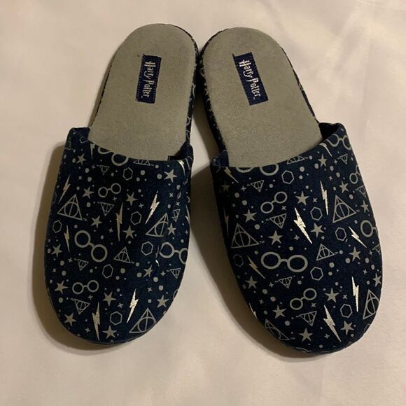 Harry Potter size XL (11-12) Soft and comfy slippers UNISEX - Picture 1 of 4